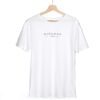 Prenda básica imprescindible para cualquier armario: camiseta blanca Oceanna Clothing.
