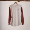 Camiseta de manga larga bicolor Whit Rust unisex de Oceanna Clothing.