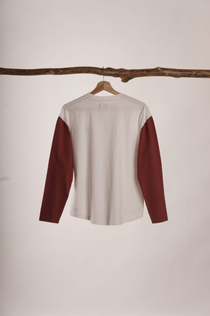 Camiseta de manga larga bicolor Whit Rust unisex de Oceanna Clothing.