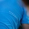 Camiseta unisex de manga corta color azul de algodón orgánico de Oceanna Clothing.