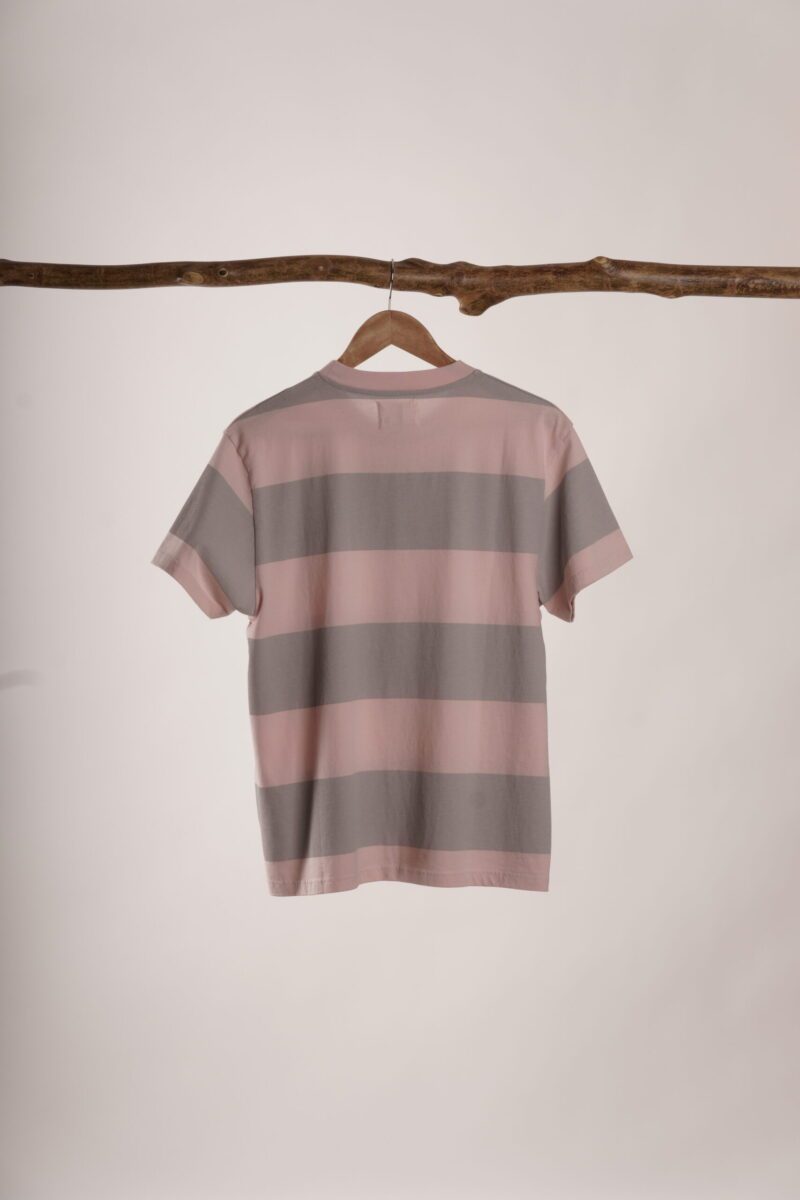 Camiseta de manga corta de algodón orgánico de rayas rosas y grises unisex.