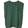 Camiseta sin mangas básica de color verde desgastado con palmera Camiseta sin mangas de corte clásico en color verde oscuro con un gráfico de palmera en el pecho. Perfecta para un look casual y cómodo para cualquier ocasión.