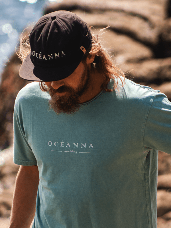 Camiseta Oceanna Bay Desgastado: el compañero ideal para tus escapadas.