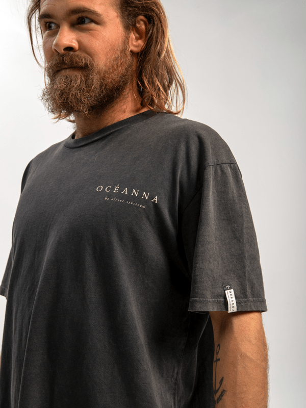 Camiseta Negra de Algodón Orgánico "Horizon" - Oceanna Clothing - ¡Estilo surfero y eco-consciente!