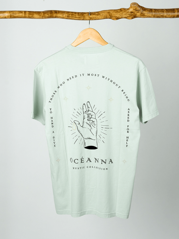 Camiseta orgánica de algodón, manga corta, diseño mano, artesanía sostenible, Oceanna Clothing.